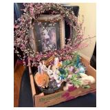 (DR)ï¿½Rabbit Decor w/Wreath & Picture