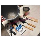 (G) Gardening Tools & Accessories Lot