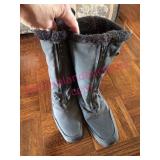 (Cloak Closet)ï¿½Black Waterproof Boots sz 9M
