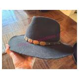 (Cloak Closet)ï¿½Bee Hat Co. Wool Hat sz L