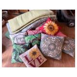 (Mini Barn) Large Lot Patio Furniture Pillows
