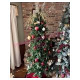 (LR)ï¿½6ft Christmas Tree in Decorative Base
