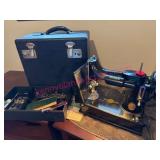 (K)ï¿½Singer Featherweight Sewing Machine