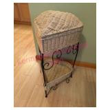 (BR1)ï¿½Wicker Heart 2-Tier Basket Stand