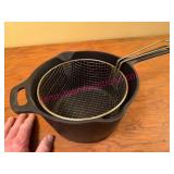 (G)ï¿½Lodge 5SP Cast Iron Pot w/Wire Basket