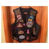 (LR)ï¿½Leather Vest sz L w/Harley Patches & Pins