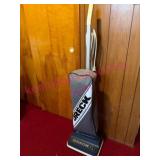 (BR2) Oreck XL Upright Vacuum Cleaner