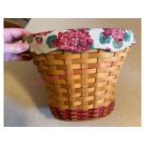 (K)ï¿½2002 Longaberger Geranium Basket