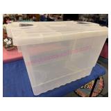 Rubbermaid Transparent Storage Bin w/Lid