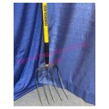 Fiberglass Handle Pitch Fork, 5-prongs