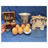 Decorative Items w/Wood Eggs