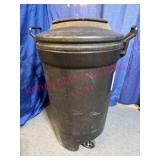 Rubbermaid 32-Gallon Trash Can w/Wheels