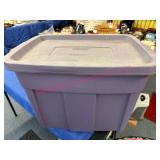 Purple Rubbermaid 18-Gal Roughneck Tote