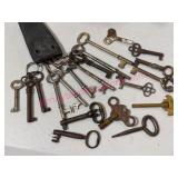 20 Old Metal Keys