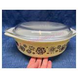 Pyrex Pressed Flowers 043 1.5 Qt Casserole w/Lid