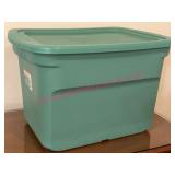 Sterilite 73 Qt Storage Tote w/Lid & Damage