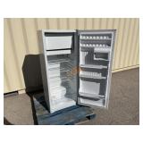 DANBY Refrigerator / Freezer (nice)