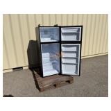 MICROFRIDGE Refrigerator / Freezer (nice)