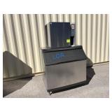 School Surplus- Manitowoc Ice Machine / Bin