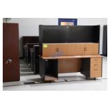 School Surplus: Apx(7)pcs Office Furniture Row