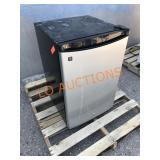 GE BLK/SLVR Mini Fridge