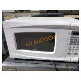 Rival White Microwave