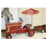 Eska Farmall 560 Pedal Tractor