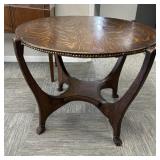 Tiger Oak Round Table