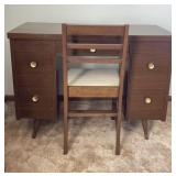 MCM Students Desk with Chair