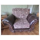 Roundtree Traditional Style Arm Chair