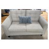 Traditional Style Love Seat