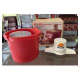 Rival 'Dolly Madison' Ice Cream Freezer