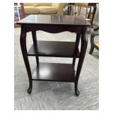 Bombay Company Mahogany Queen Anne Table