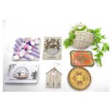 COLLECTION OF WALL DECORATIVE HANGINGS