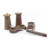 WOOD GRINDERS, NAPKIN LOOPS & CARVING FORK