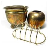 COLLECTION OF BRASS PLANTER, VASE & PLATE STAND