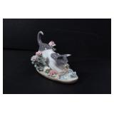 LLADRO 'KITTY CONFRONTATION' PORCELAIN FIGURINE