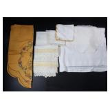 COLLECTION OF LINENS AND DOILIES