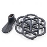 CAST IRON KETTLE REST & SHOE FORM