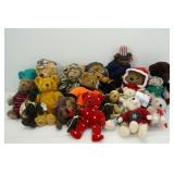LOT OF ASSORTED STUFFED ANIMALS