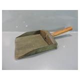 ANTIQUE RUSTIC HANDHELD GRAIN / FEED SCOOP