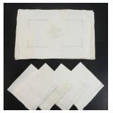 TABLE LINENS SET OF 4 NAPKINS AND 4 PLACEMATS