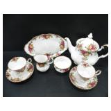 ROYAL ALBERT OLD COUNTRY ROSES TEA SET