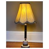 MID CENTURY MARBLE & BRASS BASE TABLE LAMP W/SHADE