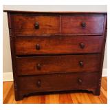 5 DRAWER CHEST OF DRAWERS / DRESSER