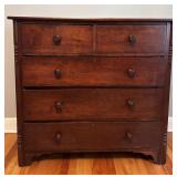 5 DRAWER CHEST OF DRAWERS / DRESSER