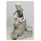 NAO 'MOTHER PLAYING WITH CHILD' FIGURINE