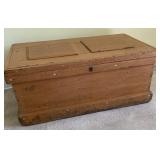 VINTAGE WOODEN BLANKET CHEST