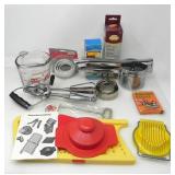 LOT OF ASSORTED KITCHEN TOOLS