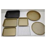 ASSORTED LOT OF BAKEWARE